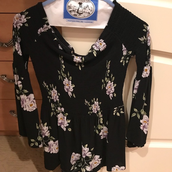 Off the shoulder floral romper!! - Picture 1 of 2